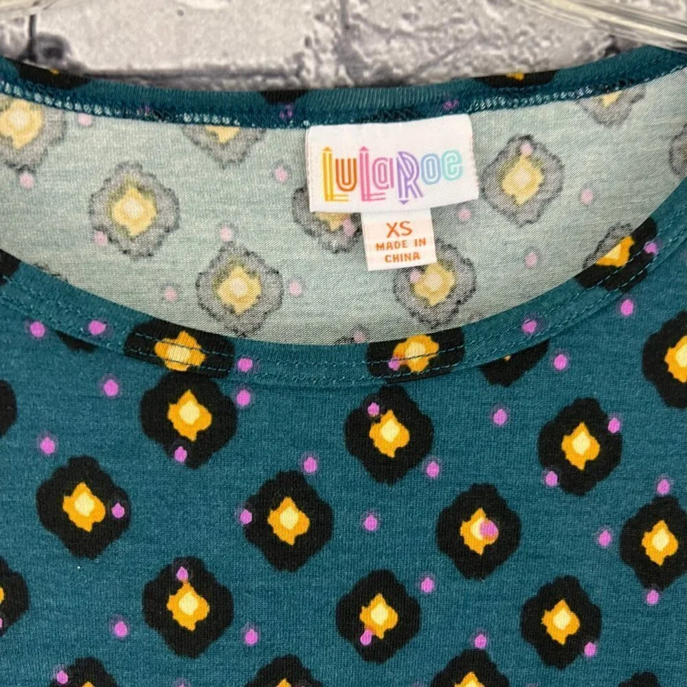 LuLaRoe Womens Size XS Irma Shirt Green Print NWT - Picture 2 of 4